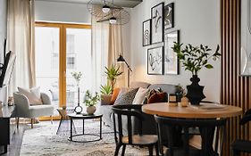 Main Station Art Apartment